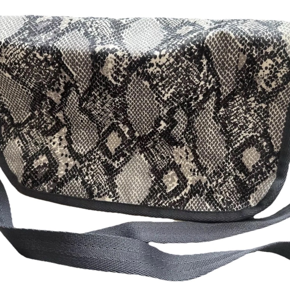 LeSPORTSAC Crossbody Bag - Gray Snakeskin Print Design w/Khaki Interior 12”